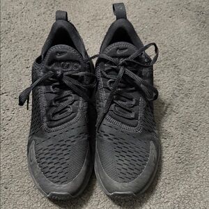 Women Nike tennis shoes